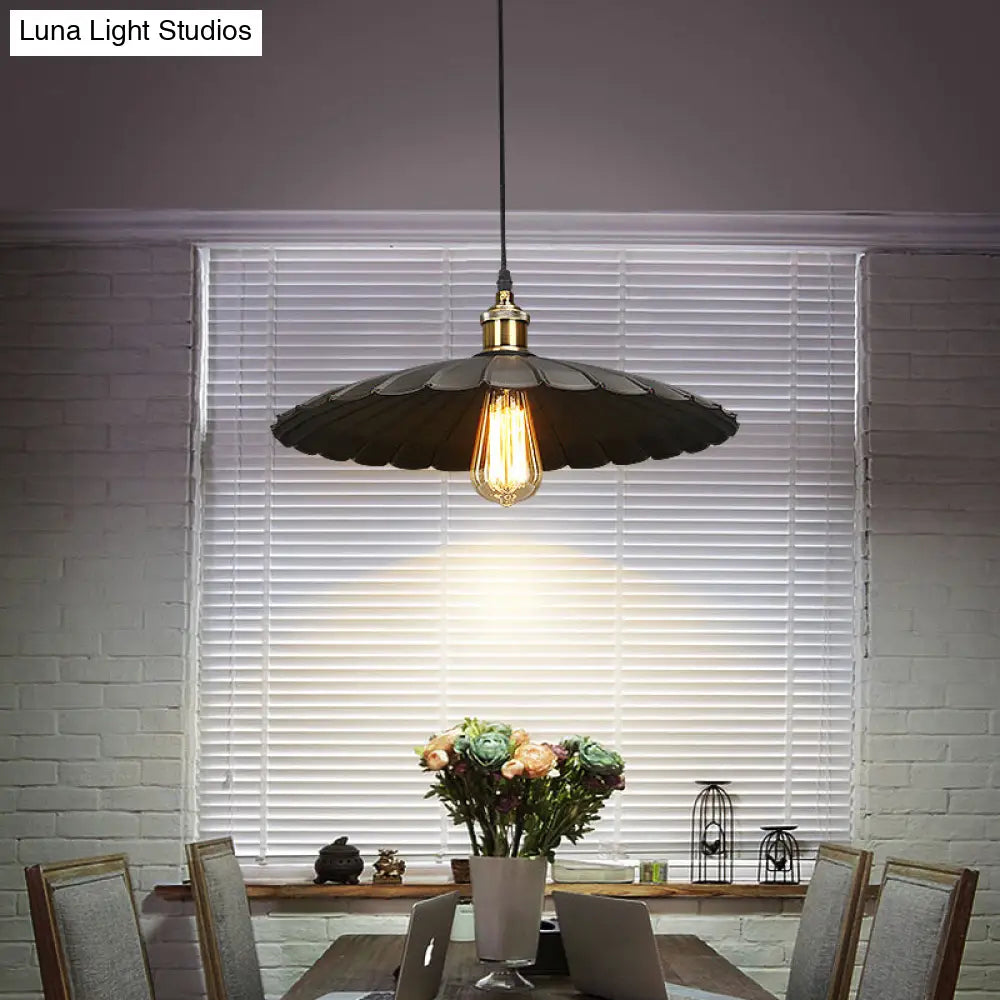 Scalloped Black Metal Pendant Light For Warehouse And Dining Room