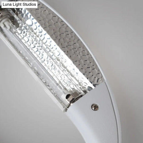 Modern Black/White Curved Shade Led Wall Sconce - Stylish Aluminum Lamp For Bedroom