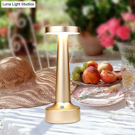 Modern Circle Dining Table Lamp - Waterproof Led Desk Light Metallic Finish In Black/Silver/Gold