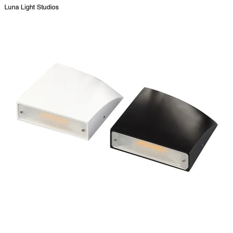 Modern Curved Sconce Wall Light: Metal Led 5.5/10 Width Black/White Living Room Lamp