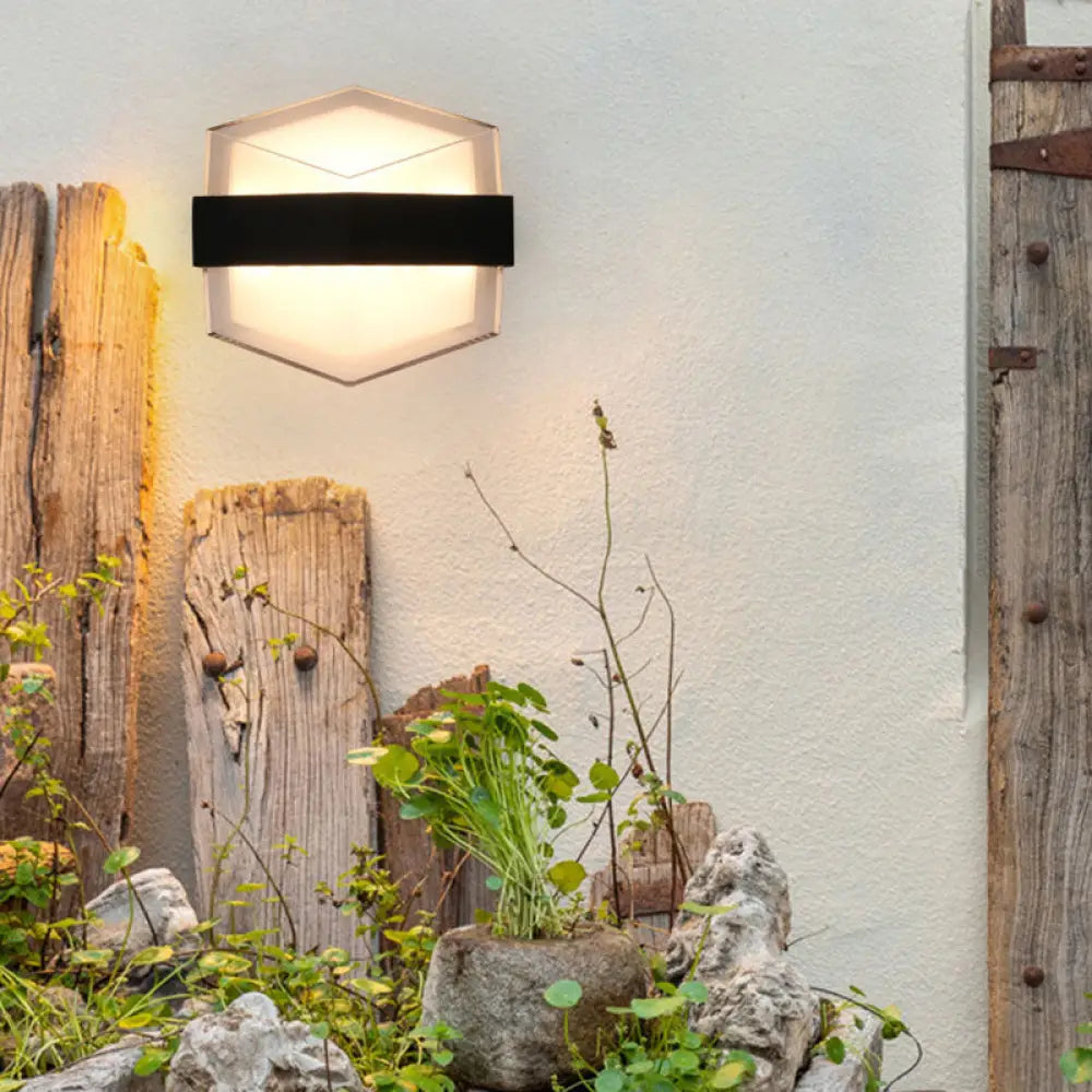 Modern Geometric Acrylic Balcony Wall Light Fixture In Textured Black - Led Sconce Lighting / K
