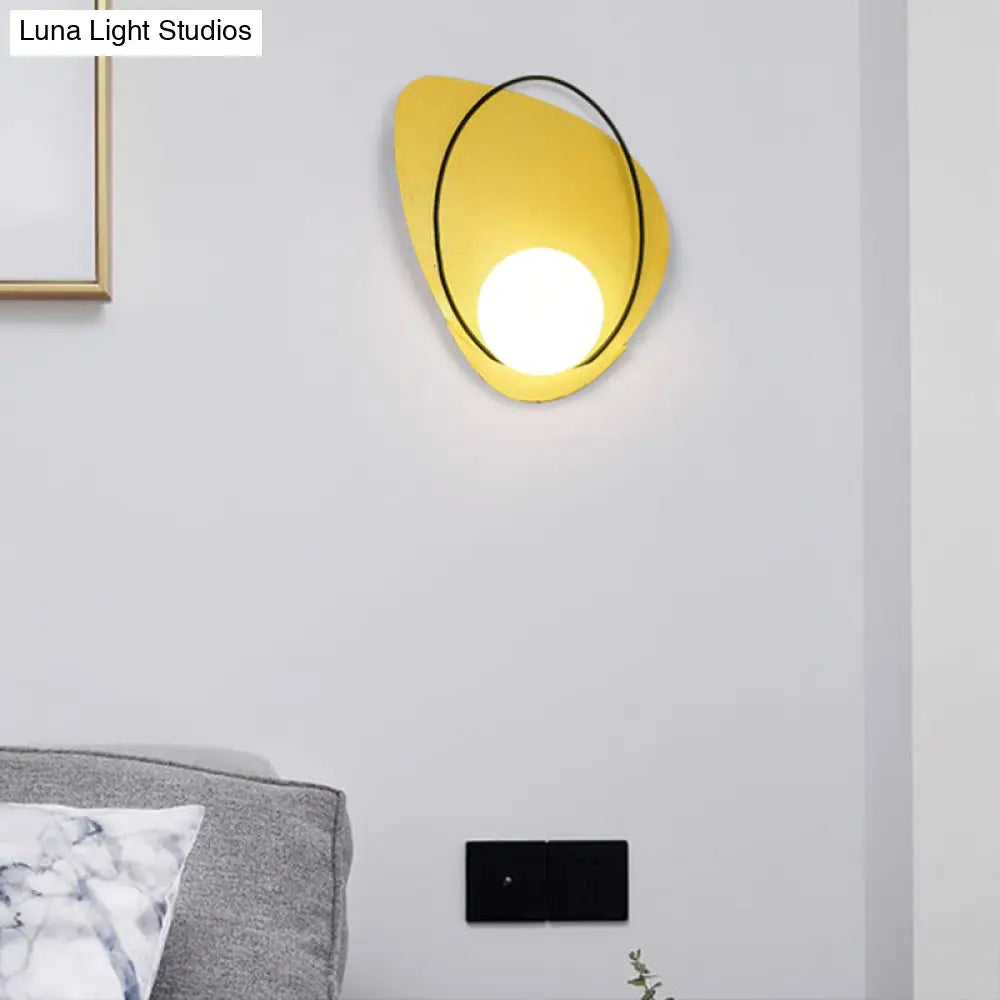 Modern Metallic Petal Wall Sconce - Stylish Single Living Room Light Fixture