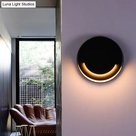 Modern Round Led Wall Sconce Lamp - Sleek Aluminum Courtyard Lighting In Black