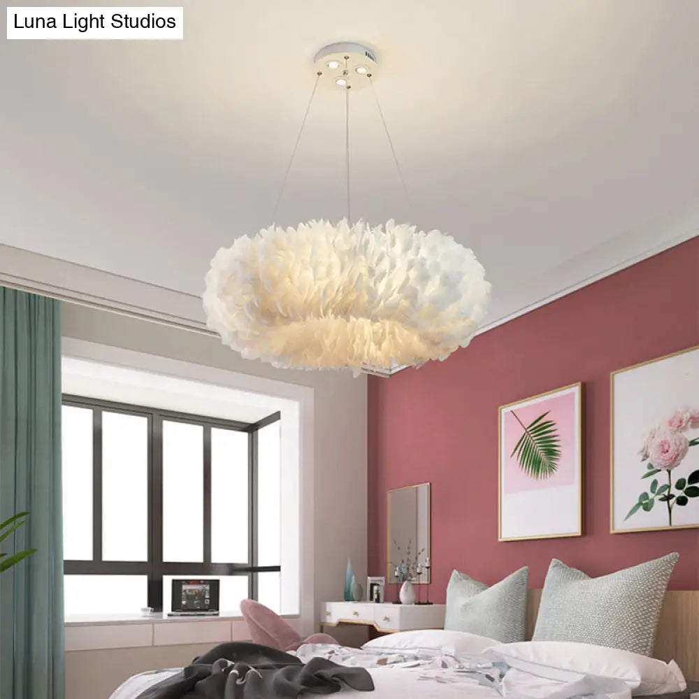 Modern White Feather Pendant Light for Bedroom with Hanging Suspension