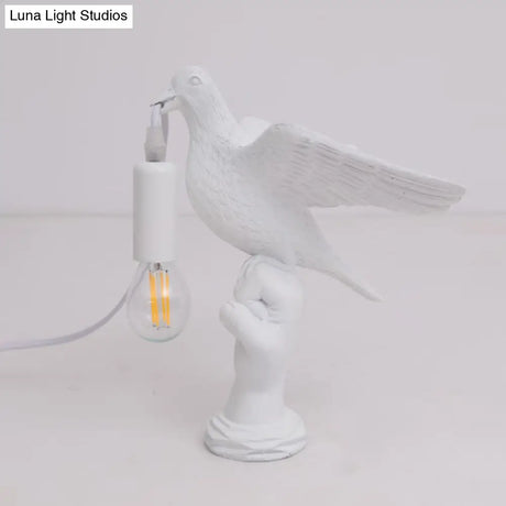 Nordic Style Bird Shaped Desk Light Resin Night Table Lamp In White/Black For Bedroom