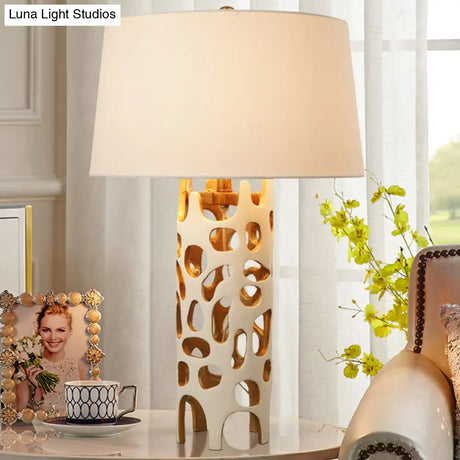 Nordic Style White Metal Nightstand Light With Fabric Barrel Shade For Living Room