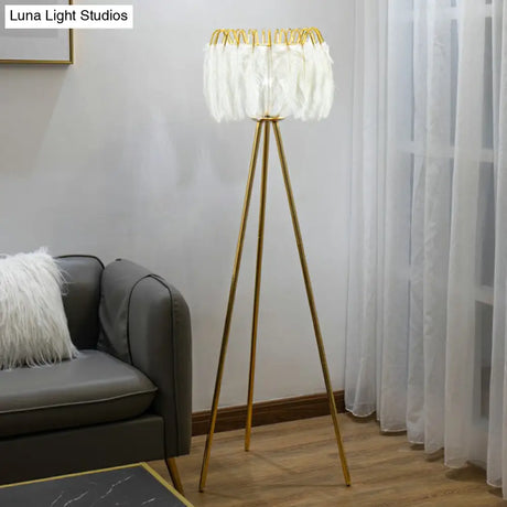 Postmodern Feather Fringe Floor Lamp With Tripod Stand - Ideal Lighting For Living Room
