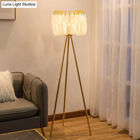 Postmodern Feather Fringe Floor Lamp With Tripod Stand - Ideal Lighting For Living Room