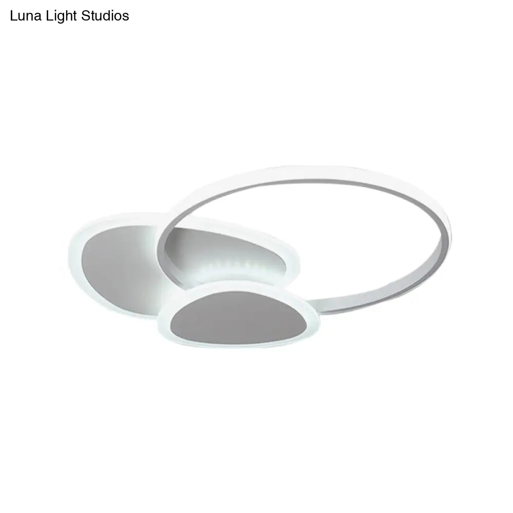 Stylish Flaky Triangle Ceiling Light: Modern Acrylic Led Flush Mount Lamp (16’/18’ W) In